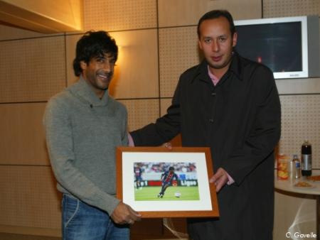 V. DHORASOO ET NABIL